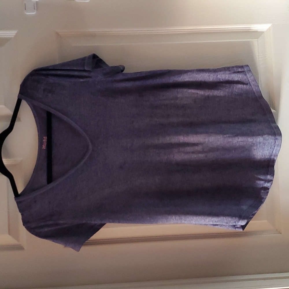 Mudd juniors short sleeve v-neck tee shirt.  Size large.